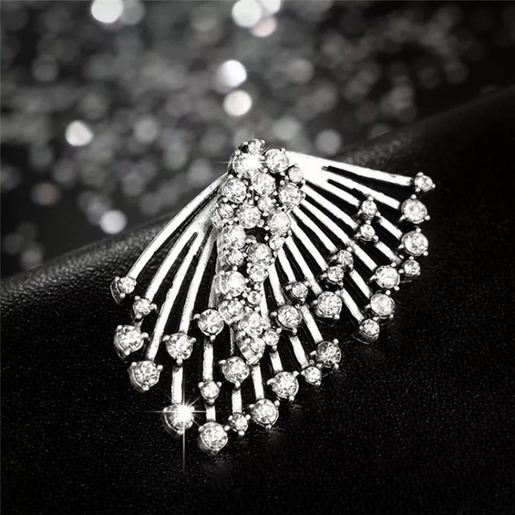 ⚜️[𝟯/$𝟮𝟴]⚜️Big Crystal Silver Gun Earrings New - Picture 2 of 15